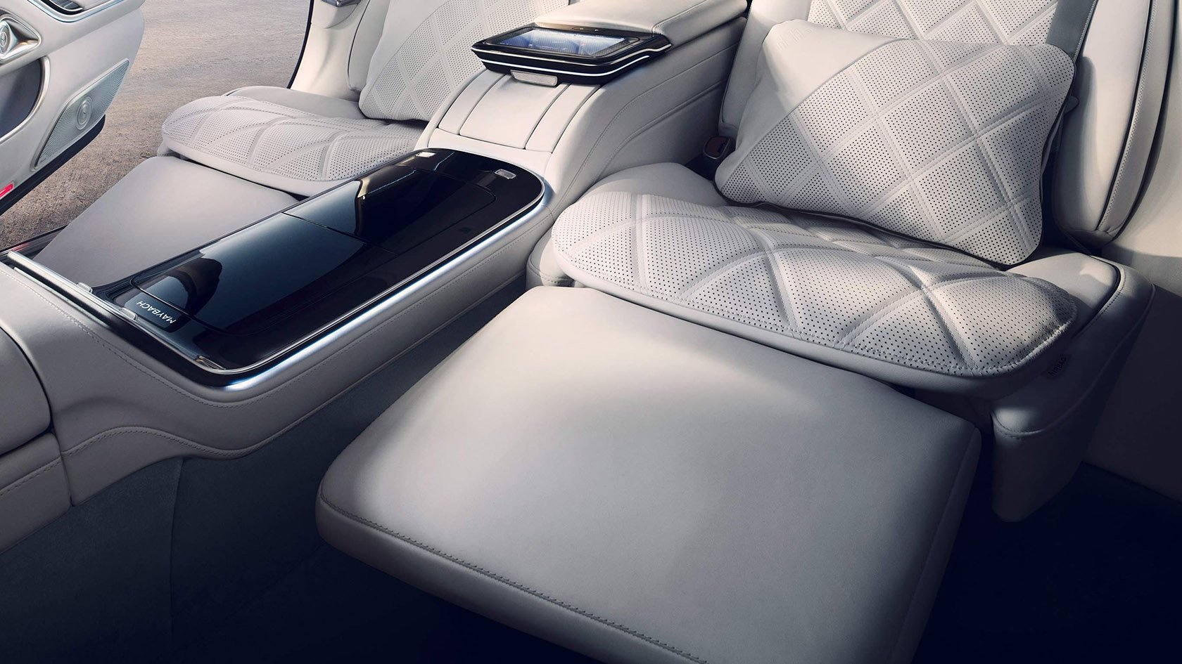 Комфорт Mercedes Maybach S-class Седан Главные особенности комфорта салона #2