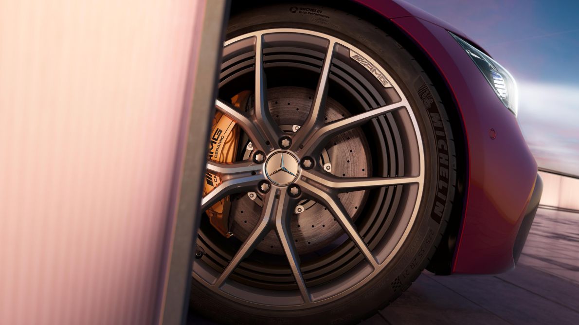 Mercedes-AMG GT 4-дверное Купе Впечатляющая мощь #1
