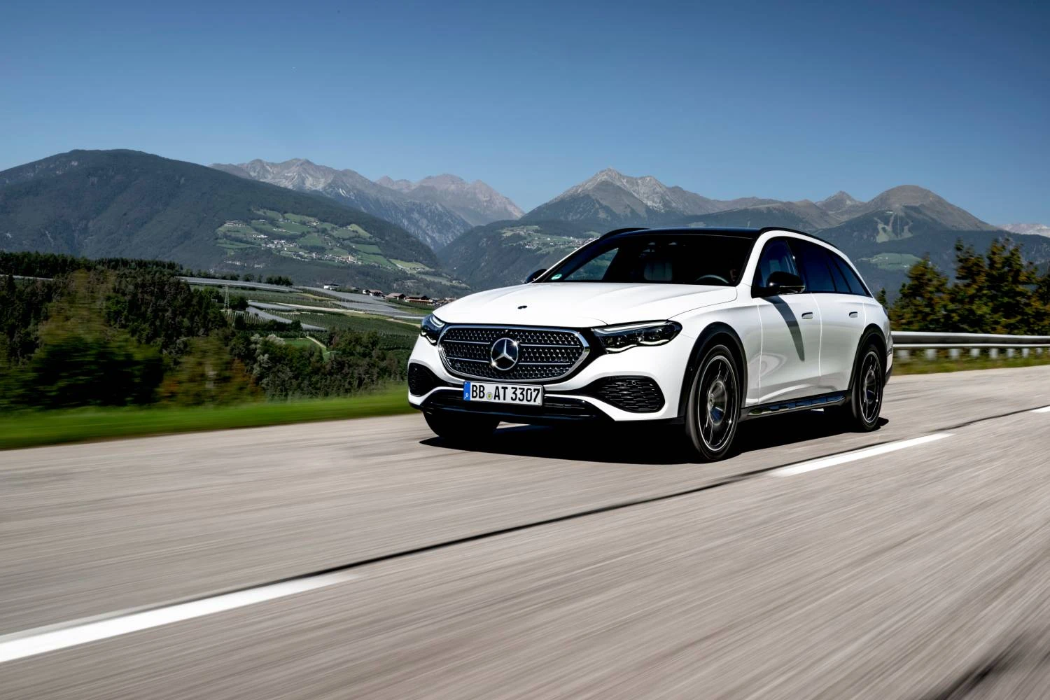 Оновлений Mercedes-Benz E-Class Універсал