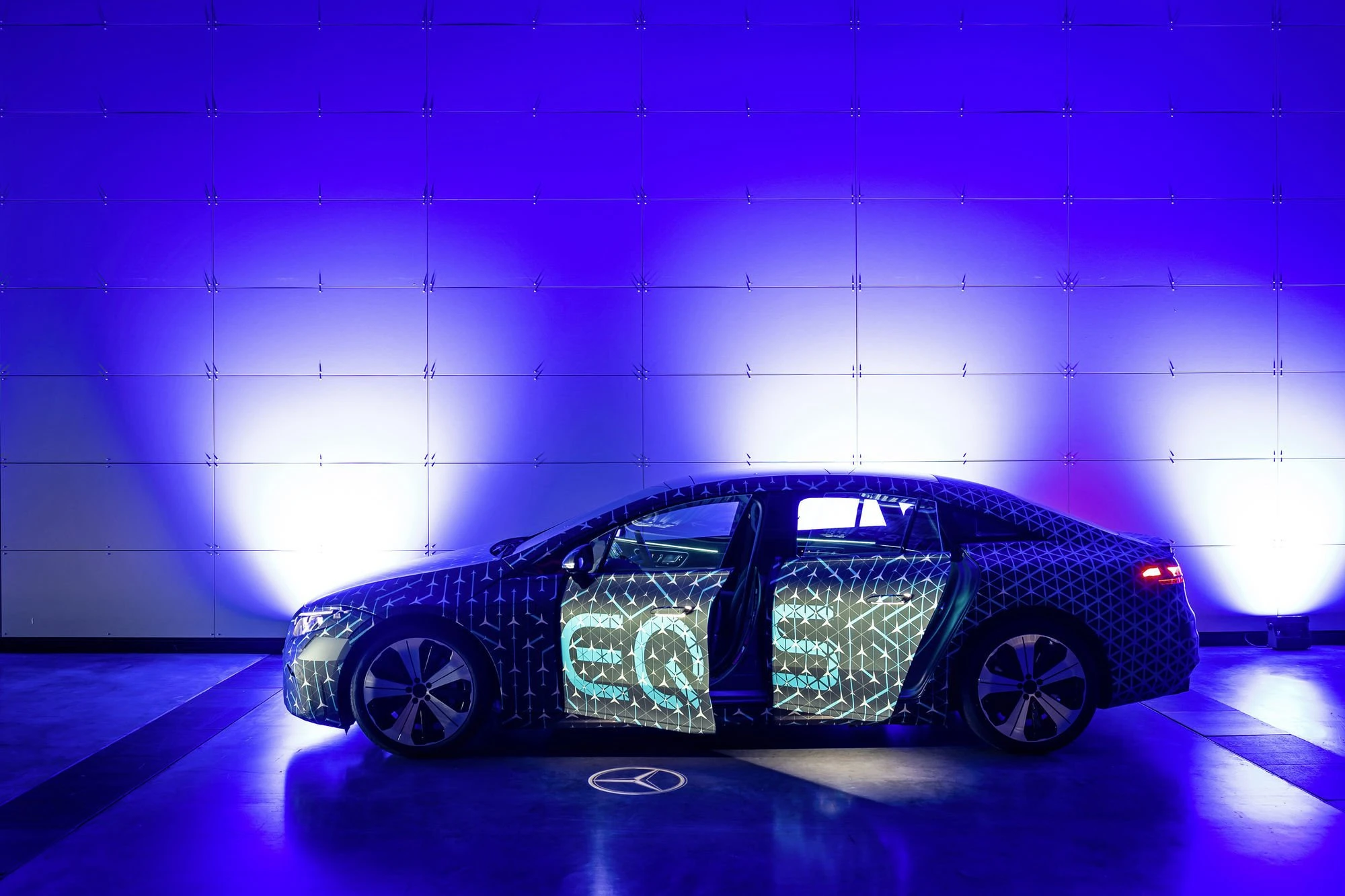 Mercedes-EQ стартував виробництво акумуляторних систем для нових EQS та примножує досвід зі створення електрокарів