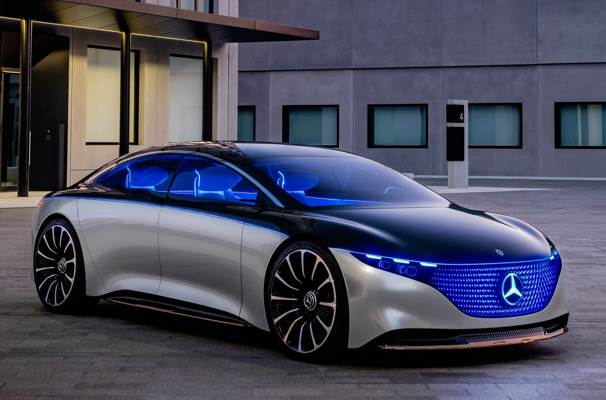 Окунитесь в мир электрокаров от Mercedes-Benz: обзор седана люкс-класса EQS.