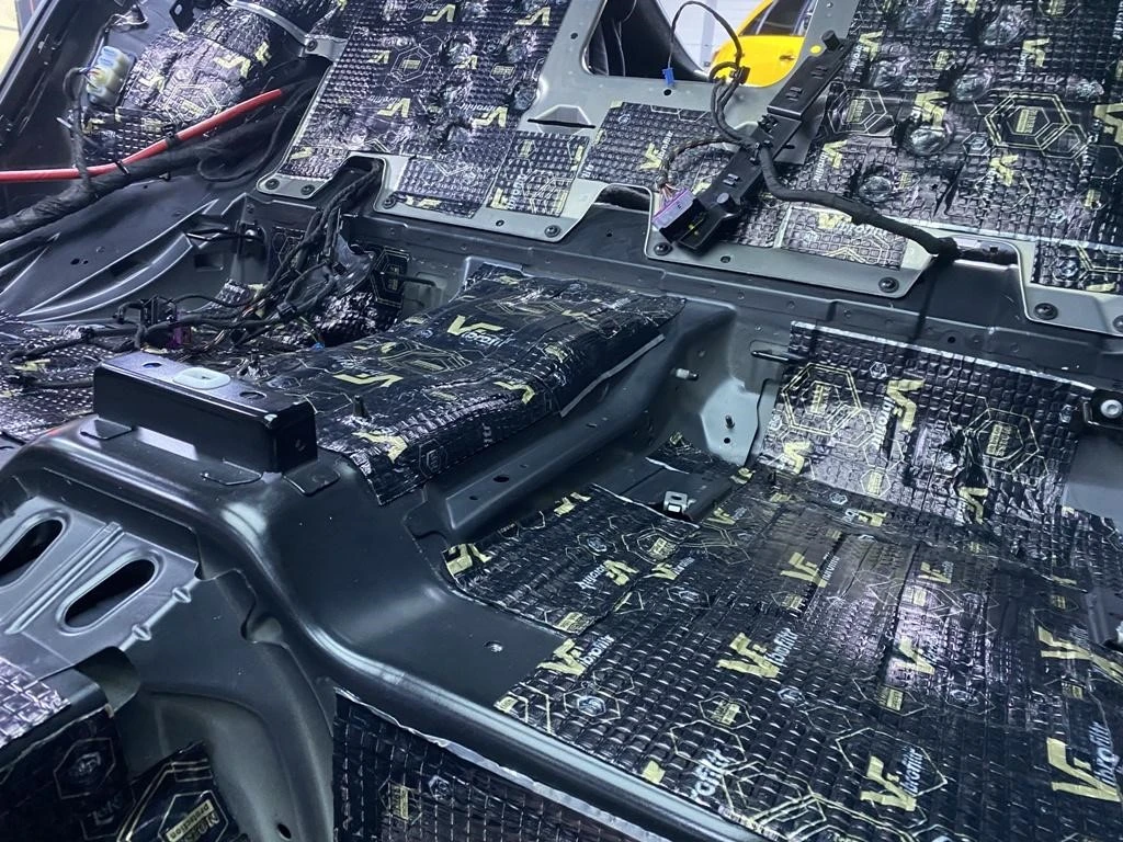 Как Mercedes-Benz внедряет технологии шумоподавления для комфортного вождения