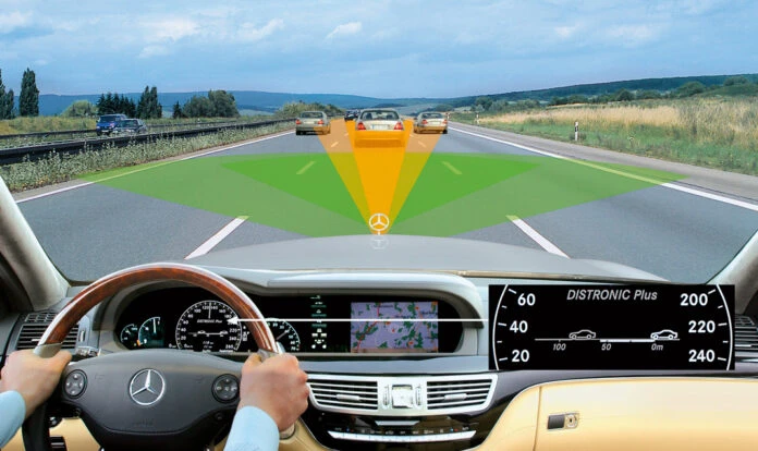 Как система DISTRONIC помогает водителям на трассах и в пробках