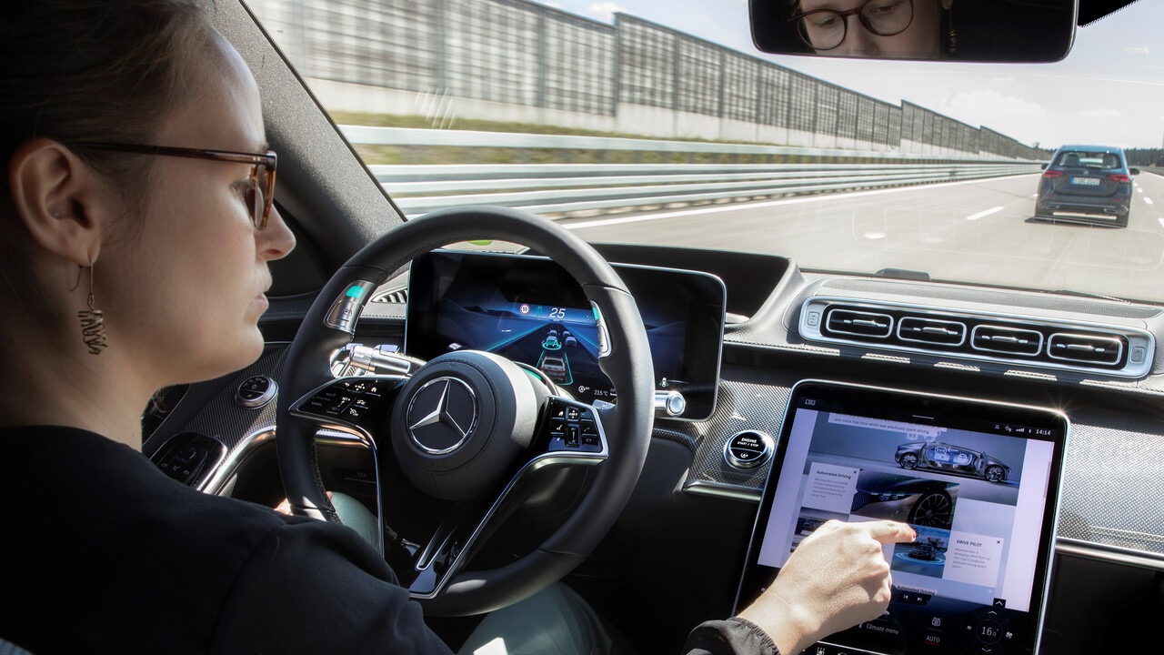 Як Mercedes-Benz використовує лазерні технології для покращення безпеки