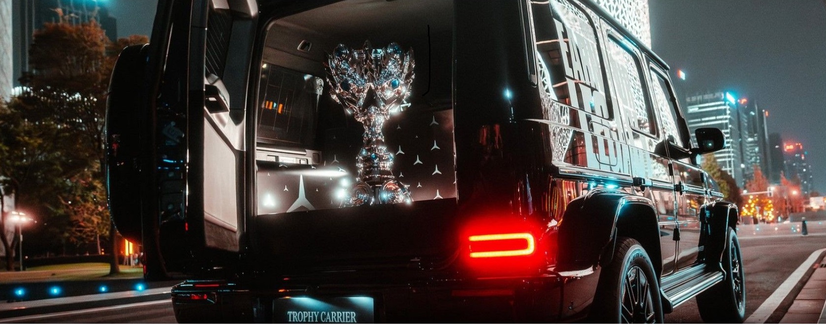 Mercedes-Benz доставлял Summoner’s Cup на финал чемпионата мира League of Legends